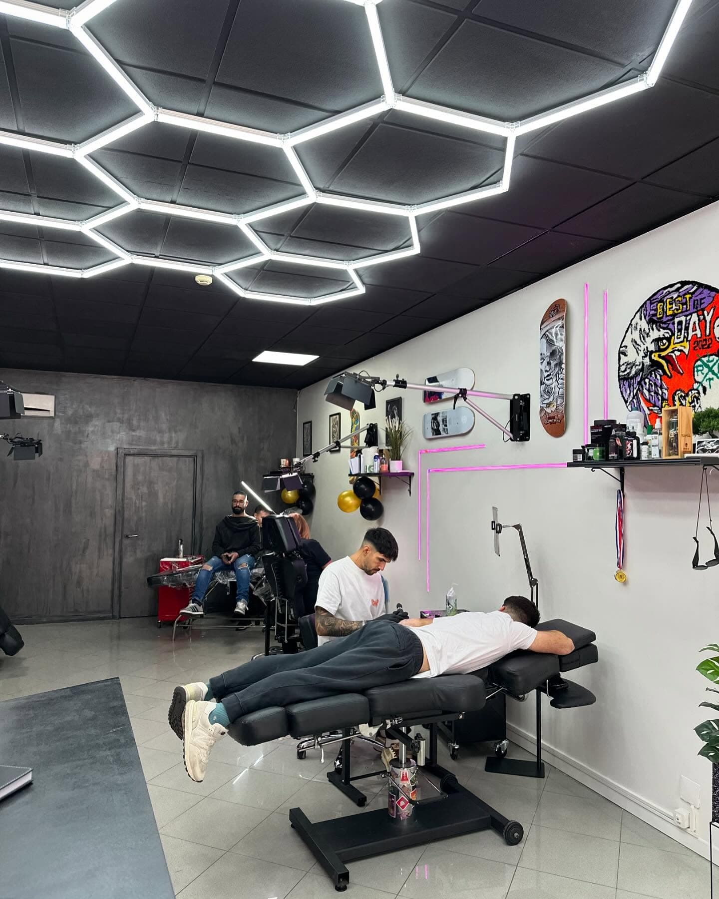 LOWNOISE TATTOO Albufeira のメインスタジオ画像