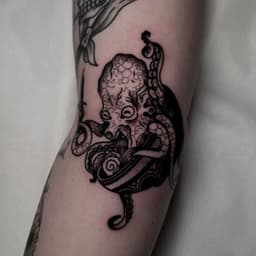 Queen Of Hearts - Tattoos and Piercings image 3